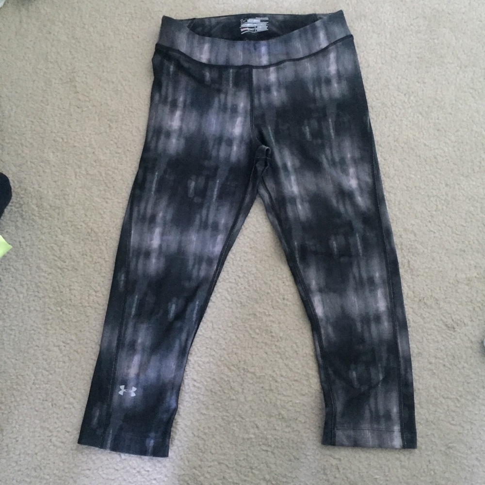 Patterned crop leggings